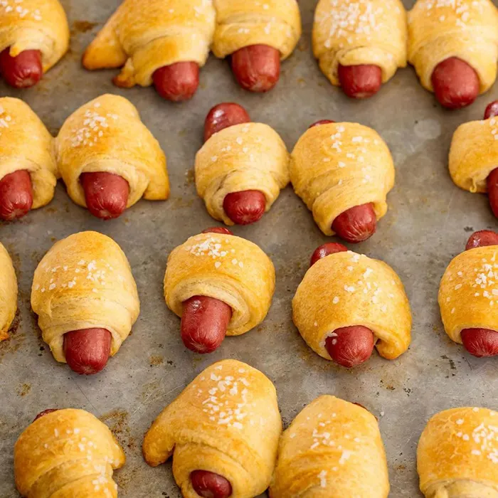 pigs in a blanket an kem voi ruou vang do