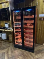 Tủ Rượu Vang Và Cigar Blue Ice Cỡ Lớn Viền Đen - Ảnh 2